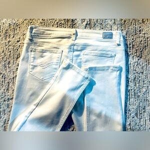 Almost Famous White STRETCH Jeggings. Size 9